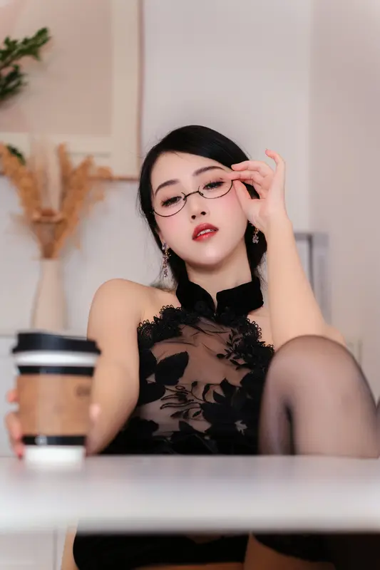 不呆猫 NO.050 黑旗袍过膝袜御姐 – 038.webp