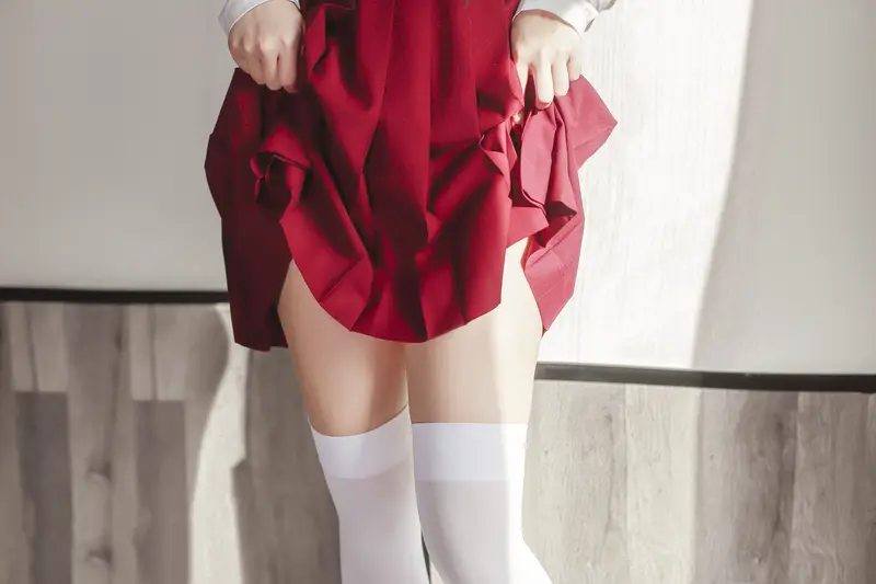 日奈娇 NO.037 JK少女红裙 – 008.webp