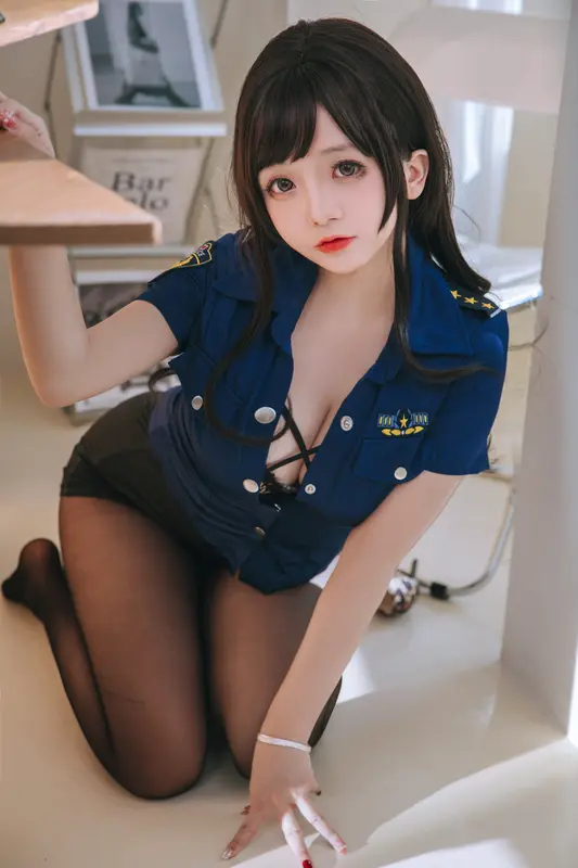 매혹적인 레오파드 여경, 히나의 유혹