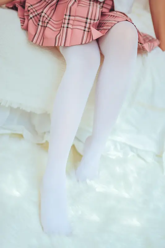 새하얀 설렘, 무릎 위로 흐르는 순수