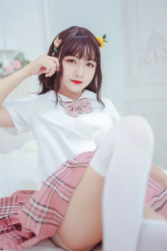 lovely呆玄 NO.001 过膝白丝 – 018.webp